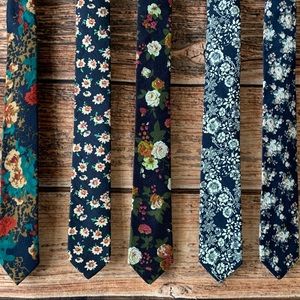 Men’s Navy Mix Floral Print Necktie 5-Piece Gift Set
